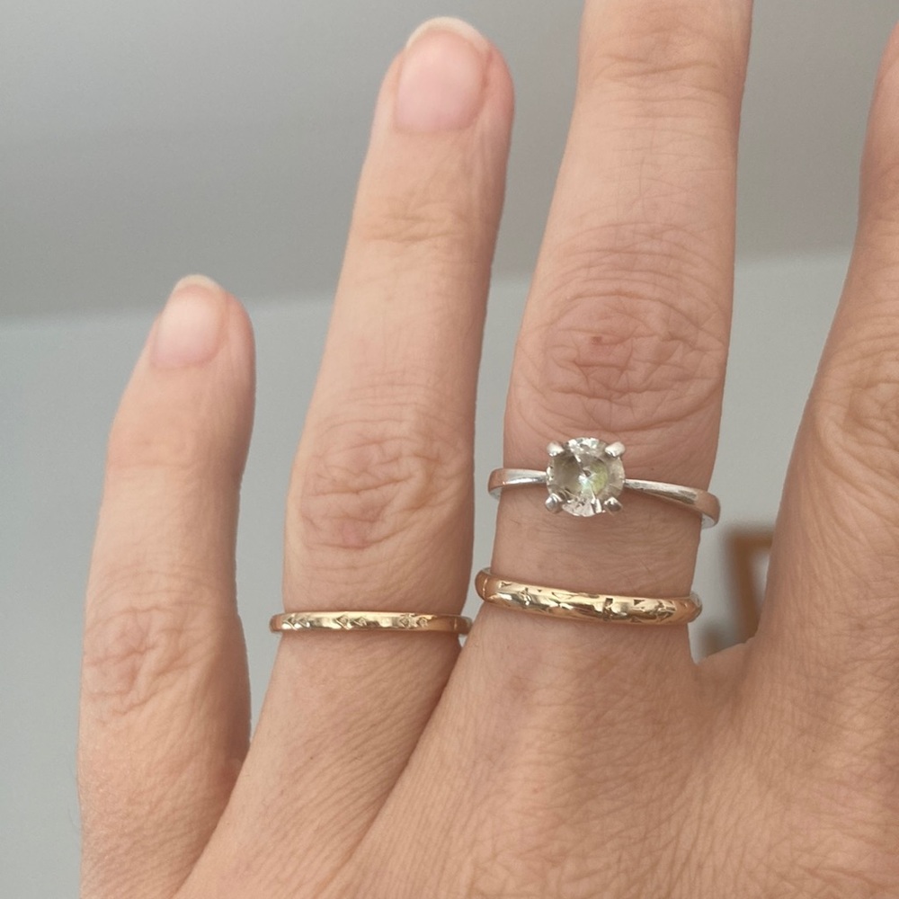 Sterling silver vintage Avon ring glass or quartz stone approximately 6.75 U.S.